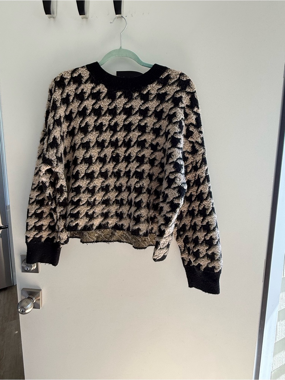 Max Studio Black & Cream Houndstooth Crewneck Sweater